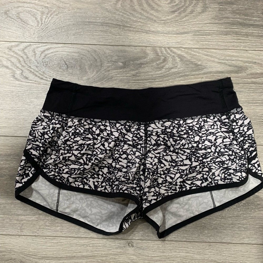 Lululemon sport shorts size 4